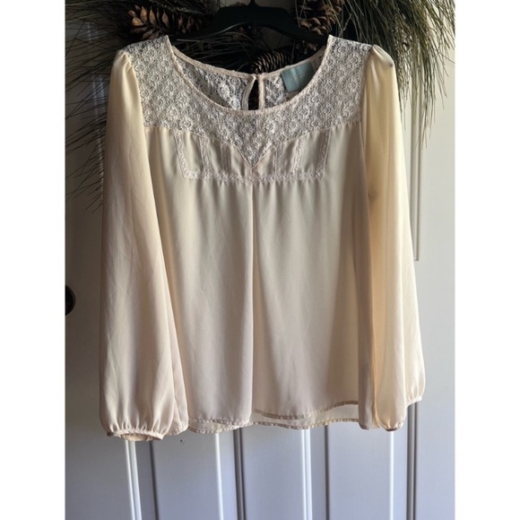 Skies are Blue Off White Long Sleeve Top/Blouse/Shirt with Lace detail Size L - Picture 1 of 9